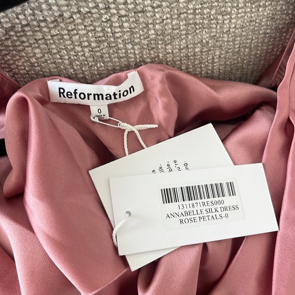 Reformation silk pink dress - Picture 5 of 6